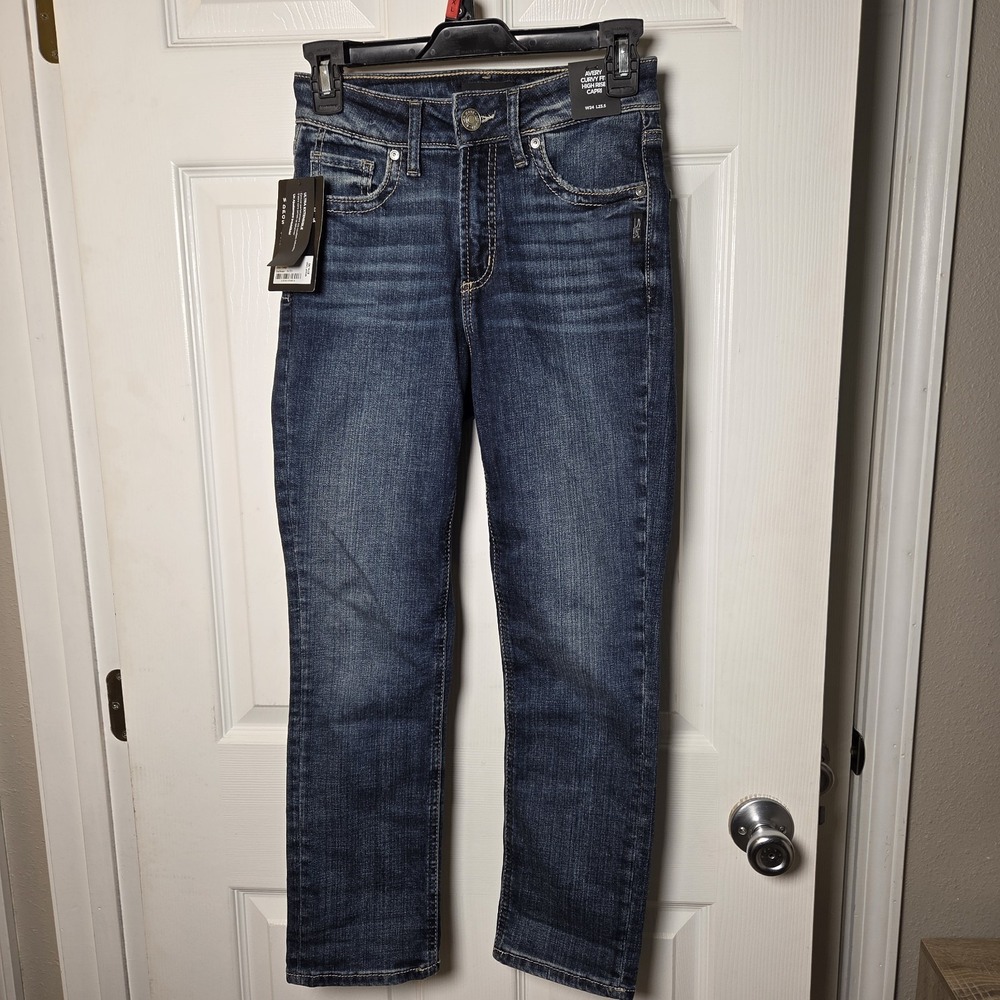 Silver Jeans 24x23.5 Avery Curvy Fit High Rise Capri jeans NWT stretch casual